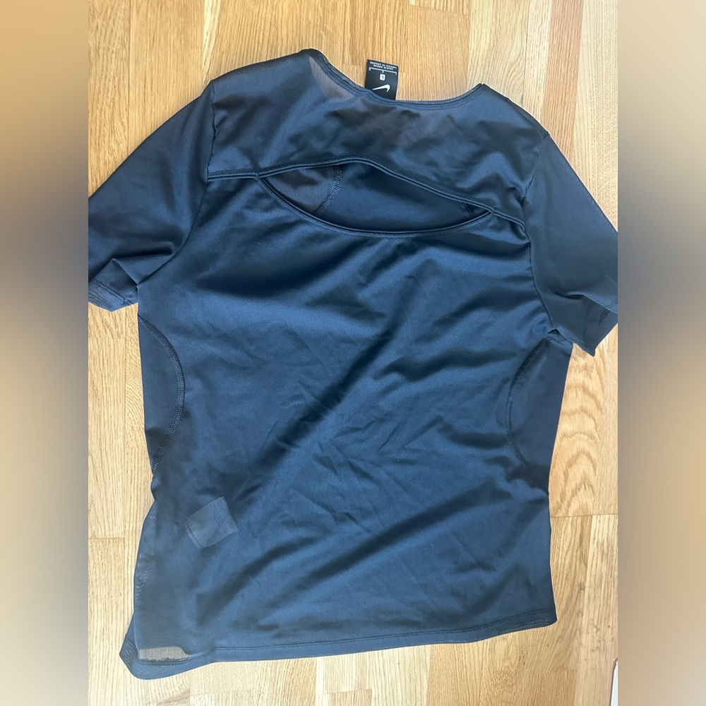 Nike Black Women's Athletic Crew Neck Top - Picture 2 of 3